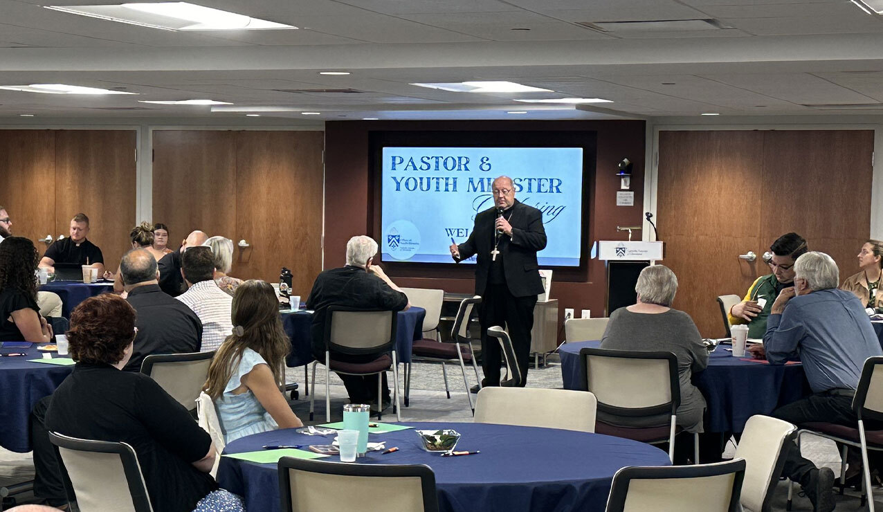 Gathering helps energize diocesan youth ministers, pastors 