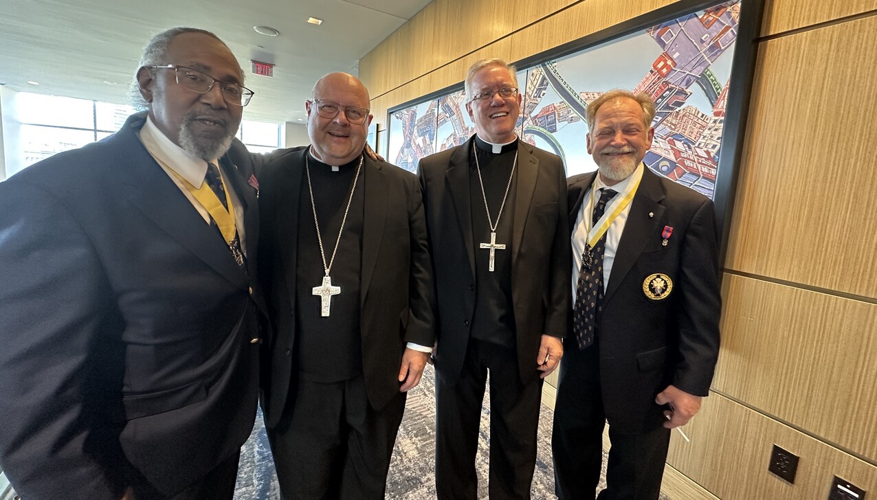 Bishops attend banquet for Knights of Columbus state convention