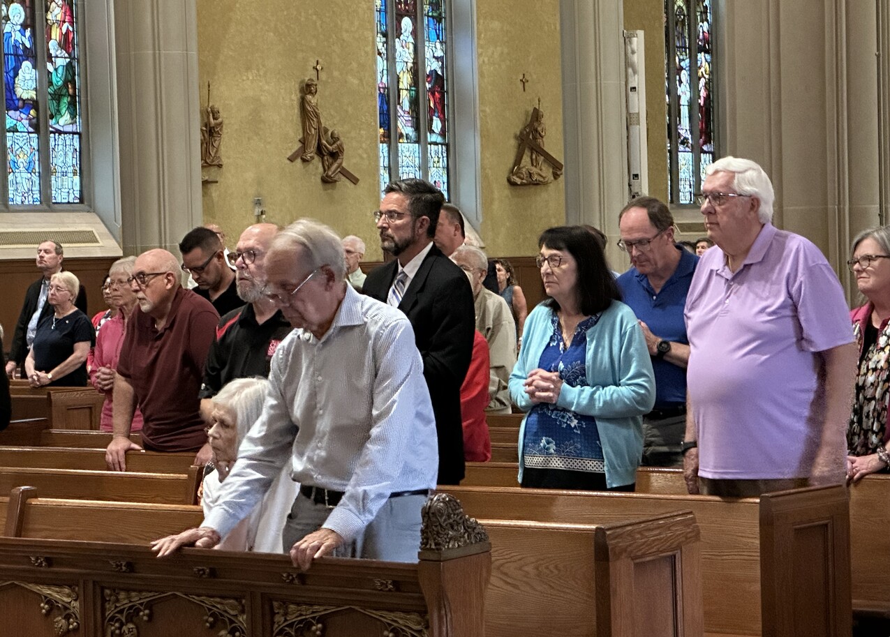 Support of ‘Faithful Apostles’ recognized at Mass in cathedral 
