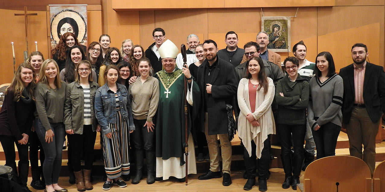 Bishop Perez celebrates Mass, breaks bread, shares stories with Baldwin Wallace Newman Catholic Student Association
