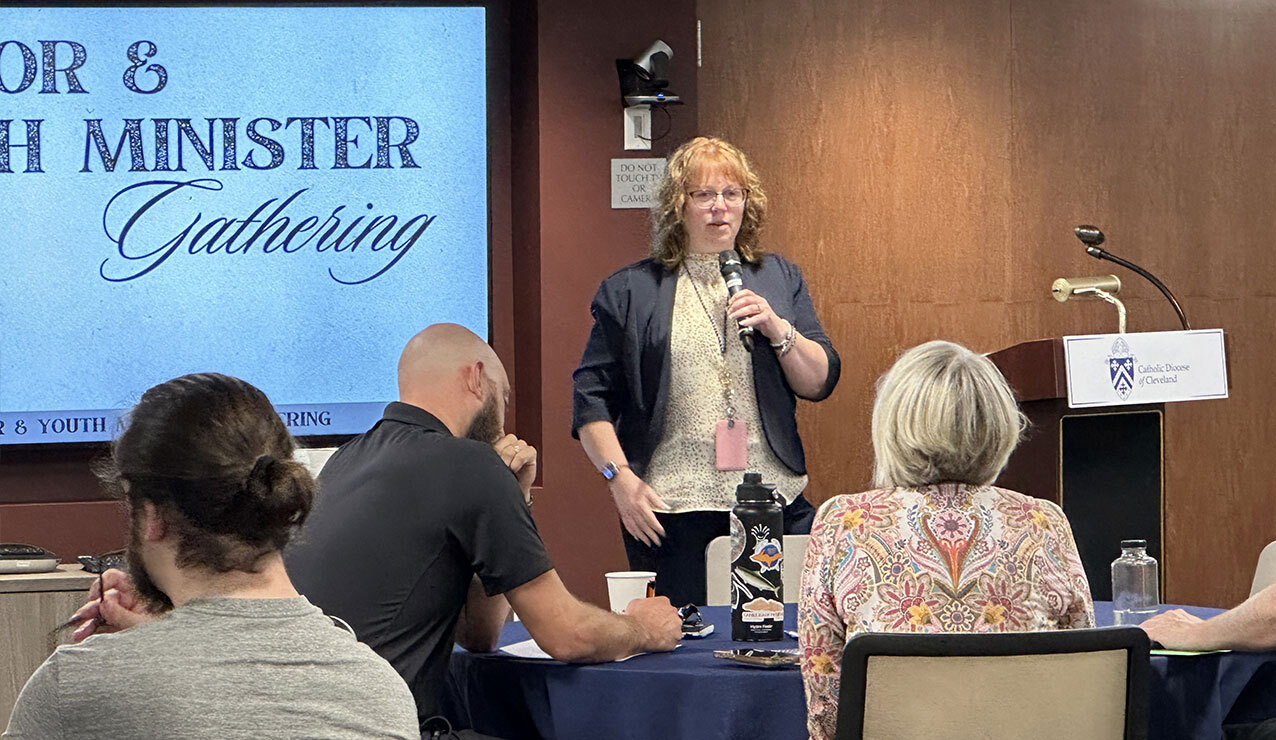 Gathering helps energize diocesan youth ministers, pastors 