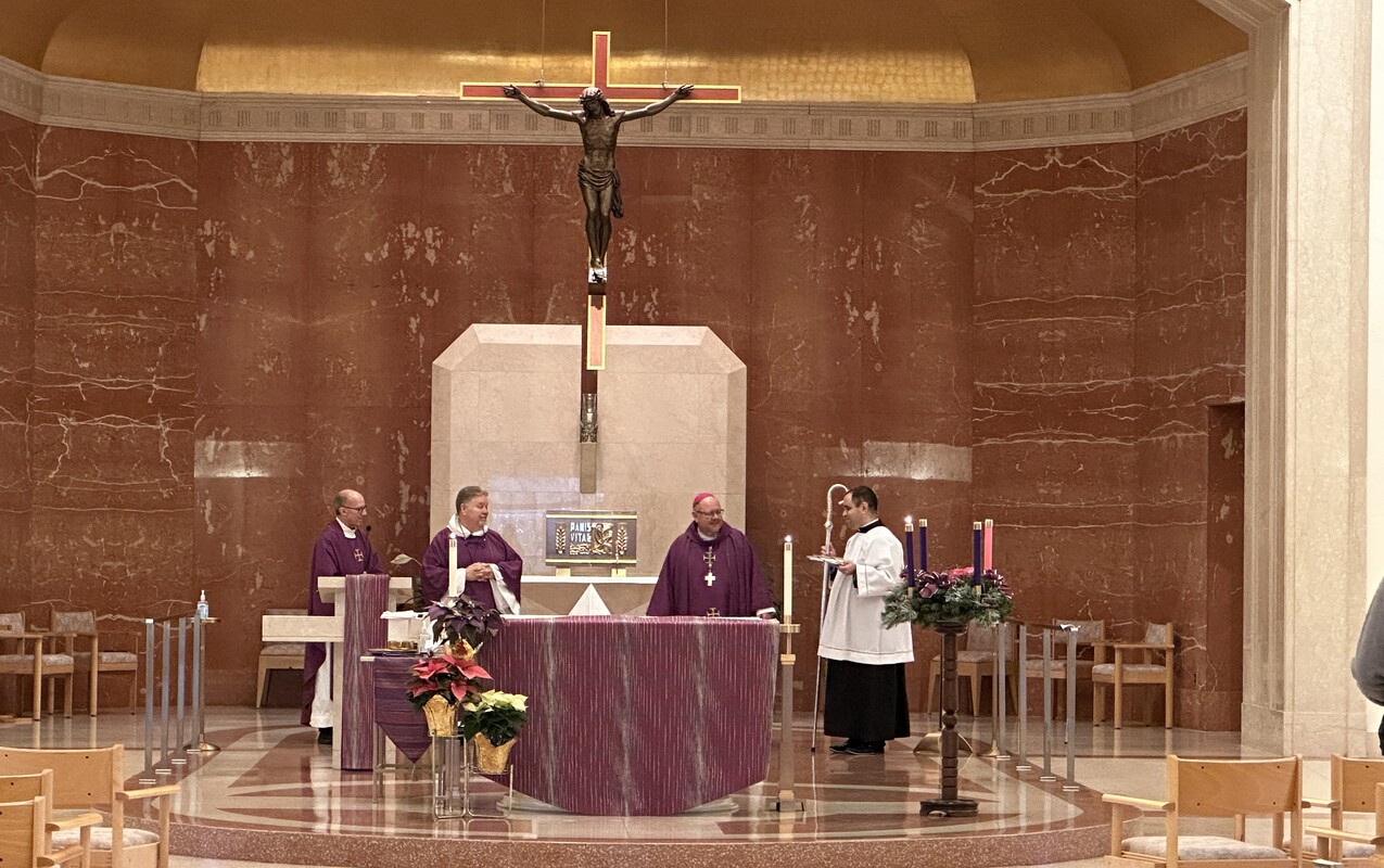 Bishop brings Advent message of hope to Regina Health Center residents