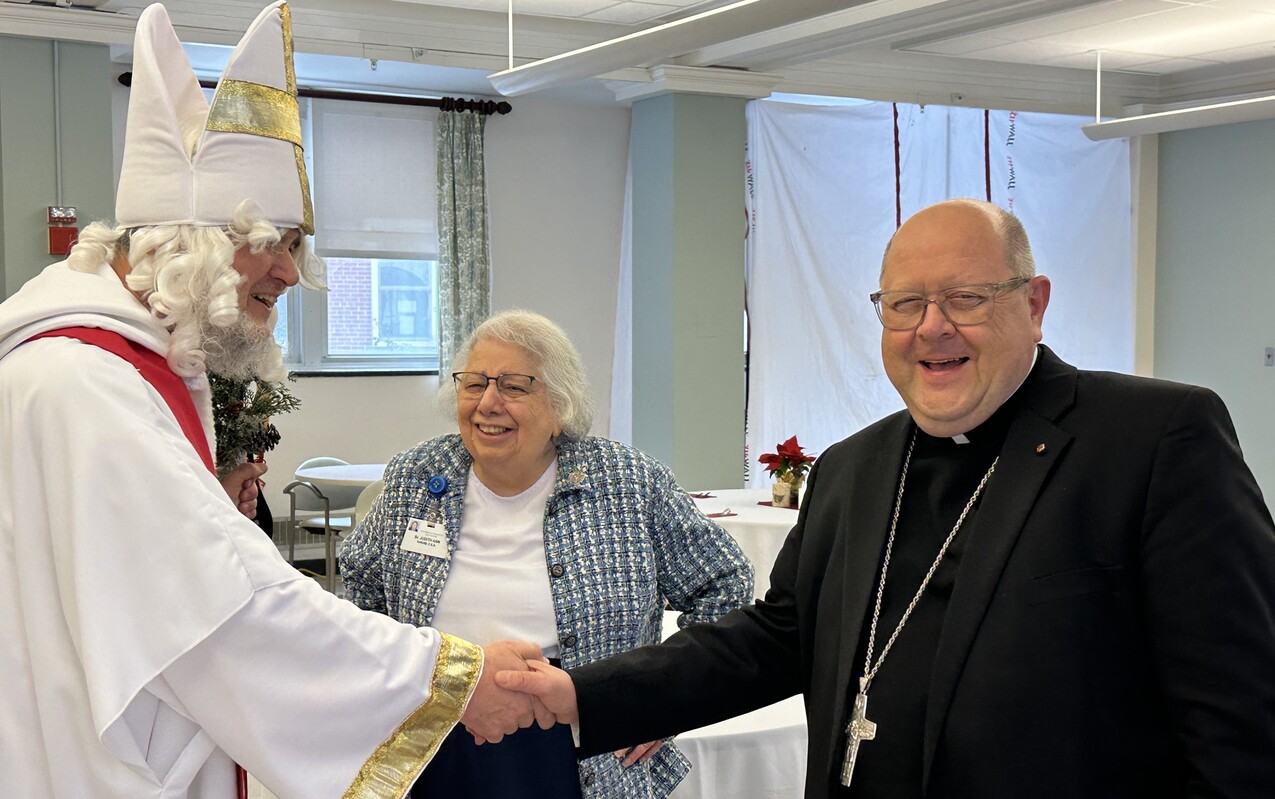 Bishop brings Advent message of hope to Regina Health Center residents