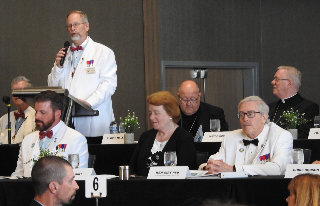 Bishops attend banquet for Knights of Columbus state convention